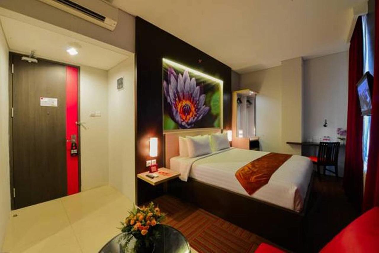 D'Hotel Jakarta Exterior photo