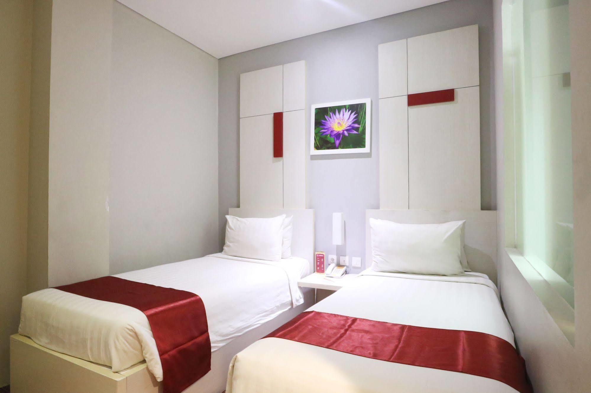 D'Hotel Jakarta Exterior photo